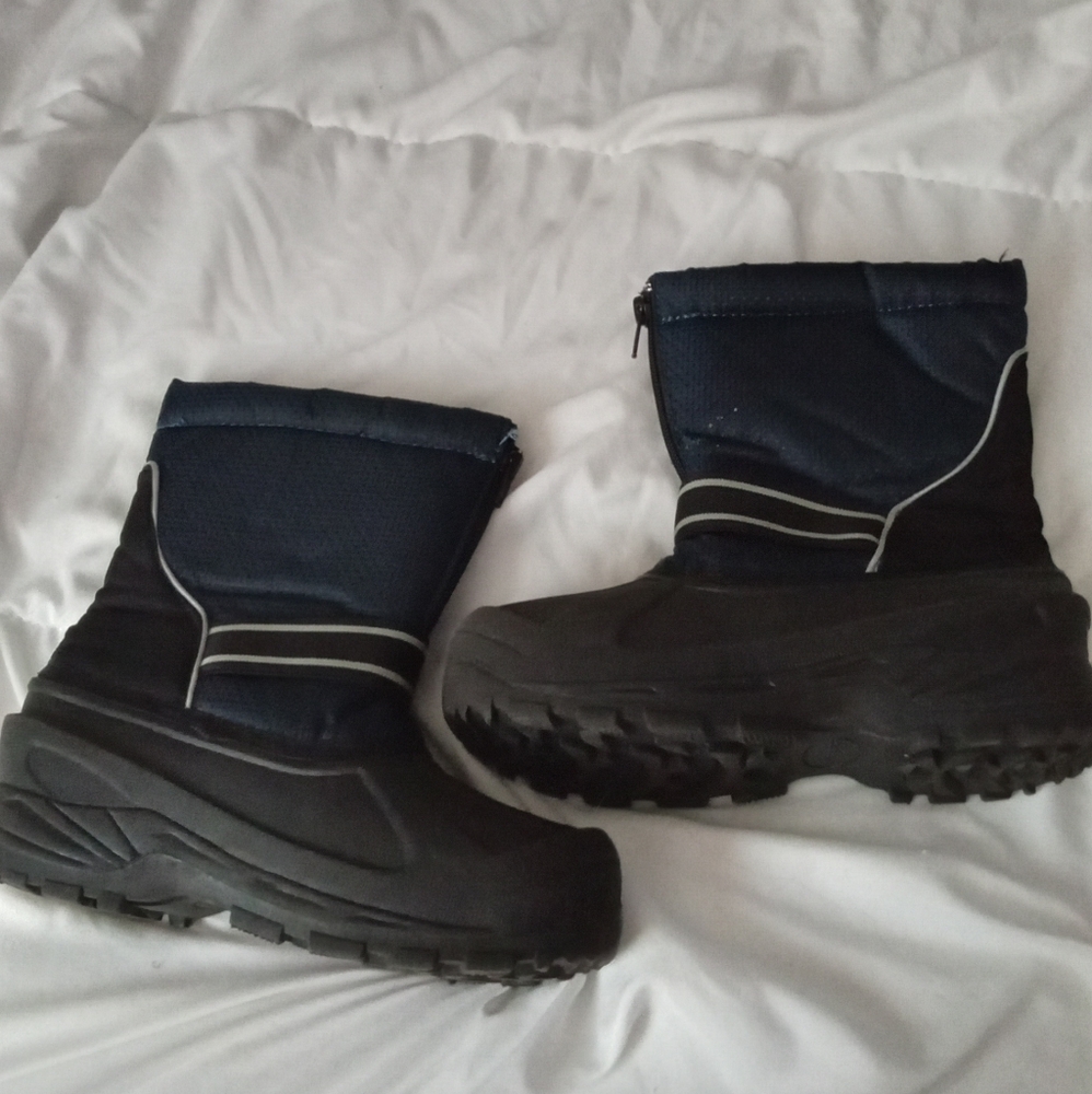 Snow boots